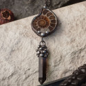 Кулон с аммонитом и кристаллом дымчатого кварца (арт. p-130) Кулон с аммонитом и кристаллом дымчатого кварца (арт. p-130)